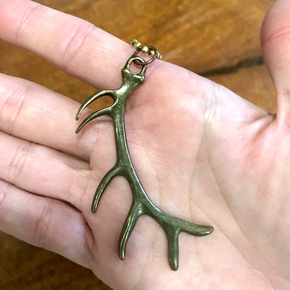 Hen and Bear Antler necklace - Picture 3 of 5